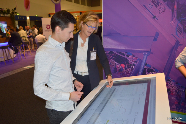 Max van den Hemel, Delphy, legt aan Annet Breure, HortiDaily, uit hoe QMS (Quality Measurement System) werkt.